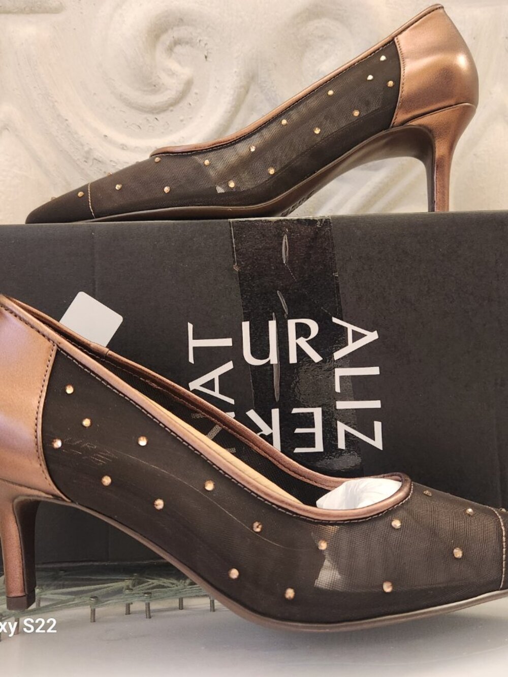 Naturalizer "Everly4" Chocolate Embellished Pumps. NIB. Size 6.5